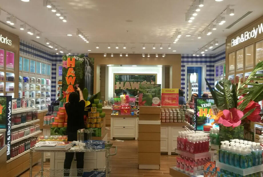 <strong>Bath & Body Works</strong>